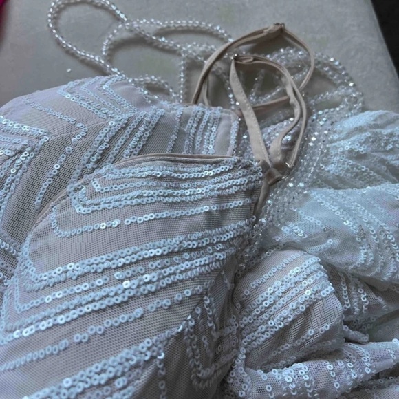 Elegant Ivory Evening Gown- 6(M) - Picture 11 of 16